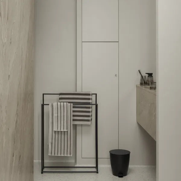 Blomus Handtuchständer Modo – 2 Arme, 60×18×84 cm, Edelstahl, Schwarz