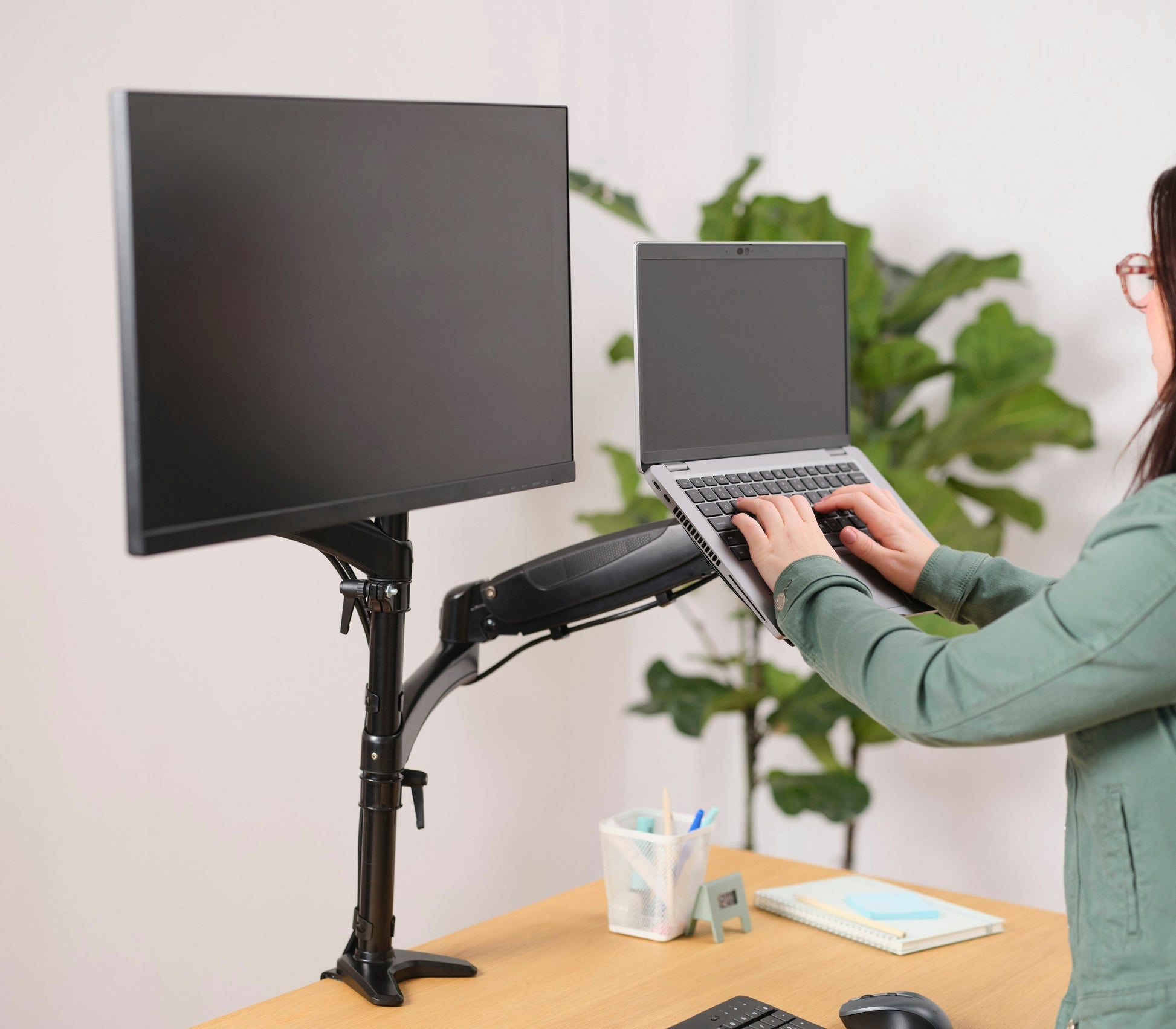 Trust Monta – Monitorarm, Dual, Tischklemme, bis 32", VESA 75 × 75/100 × 100 mm, 16 kg, höhenverstellbar