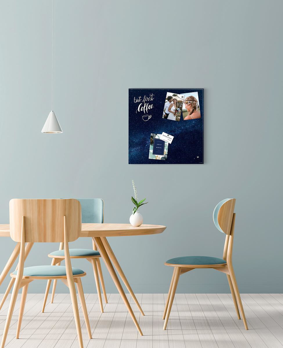 Sigel Whiteboard – 48 × 48 cm, Glas, magnetisch, Wandmontage, inkl. Magnetwürfel, Montagesatz