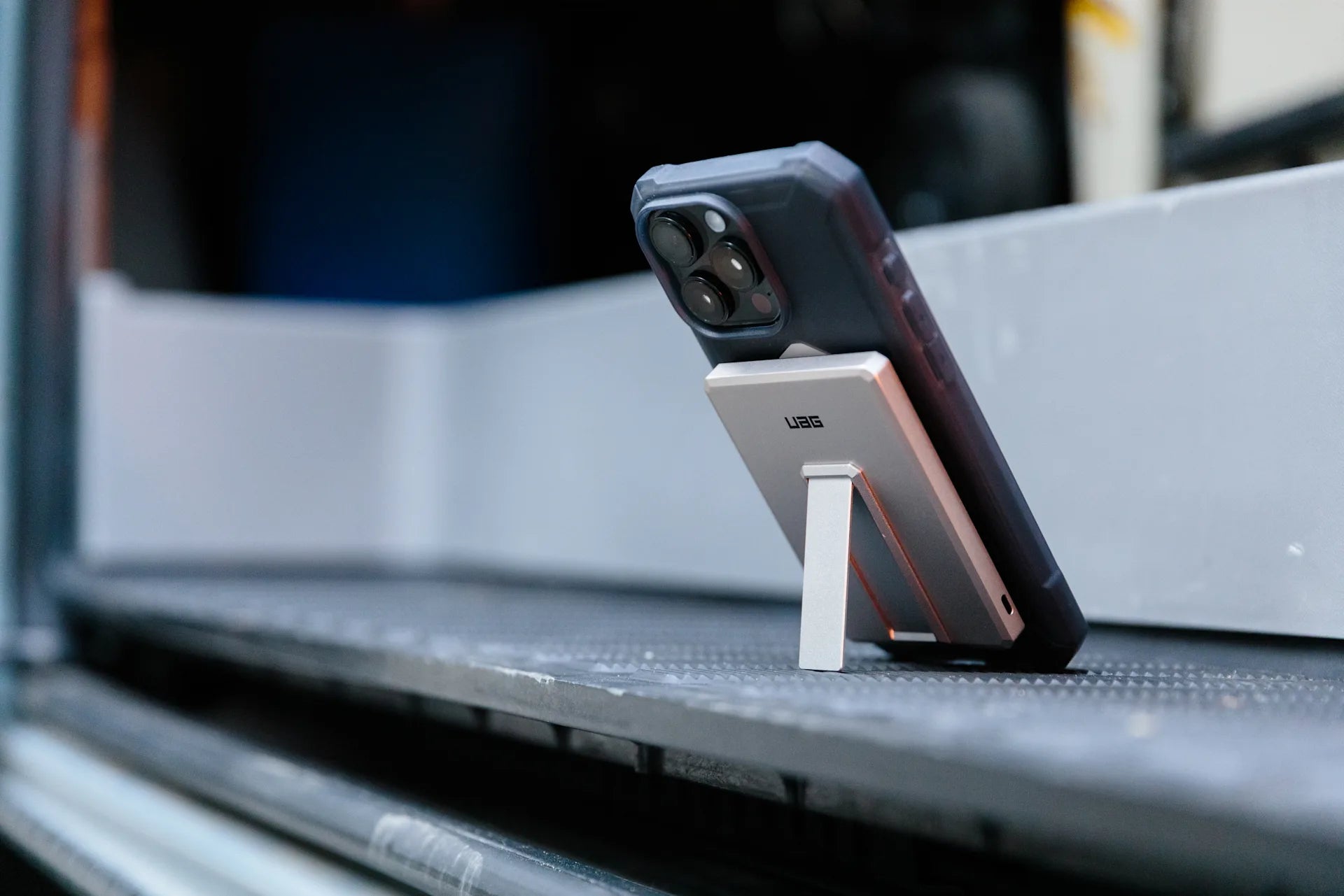 Urban Armor Gear UAG Ultra Slim Charger Wireless Powerbank 5'000 mAh – 20 W PD, 1× USB-C, Grau