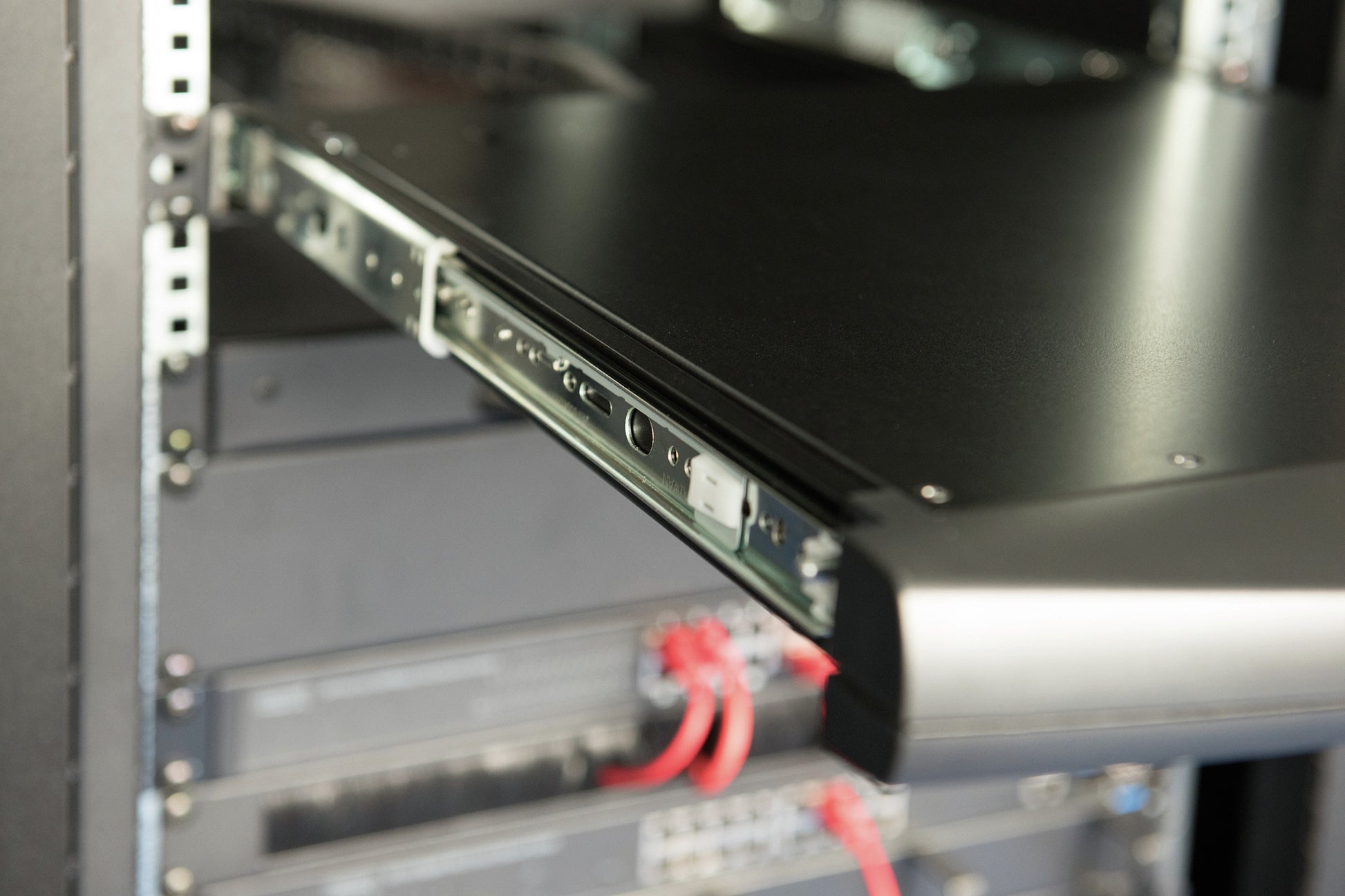 Digitus 17HD – 17" Rack-LCD-Konsole – 1920 × 1080, 1-Port VGA KVM, DE-Tastatur – 1U