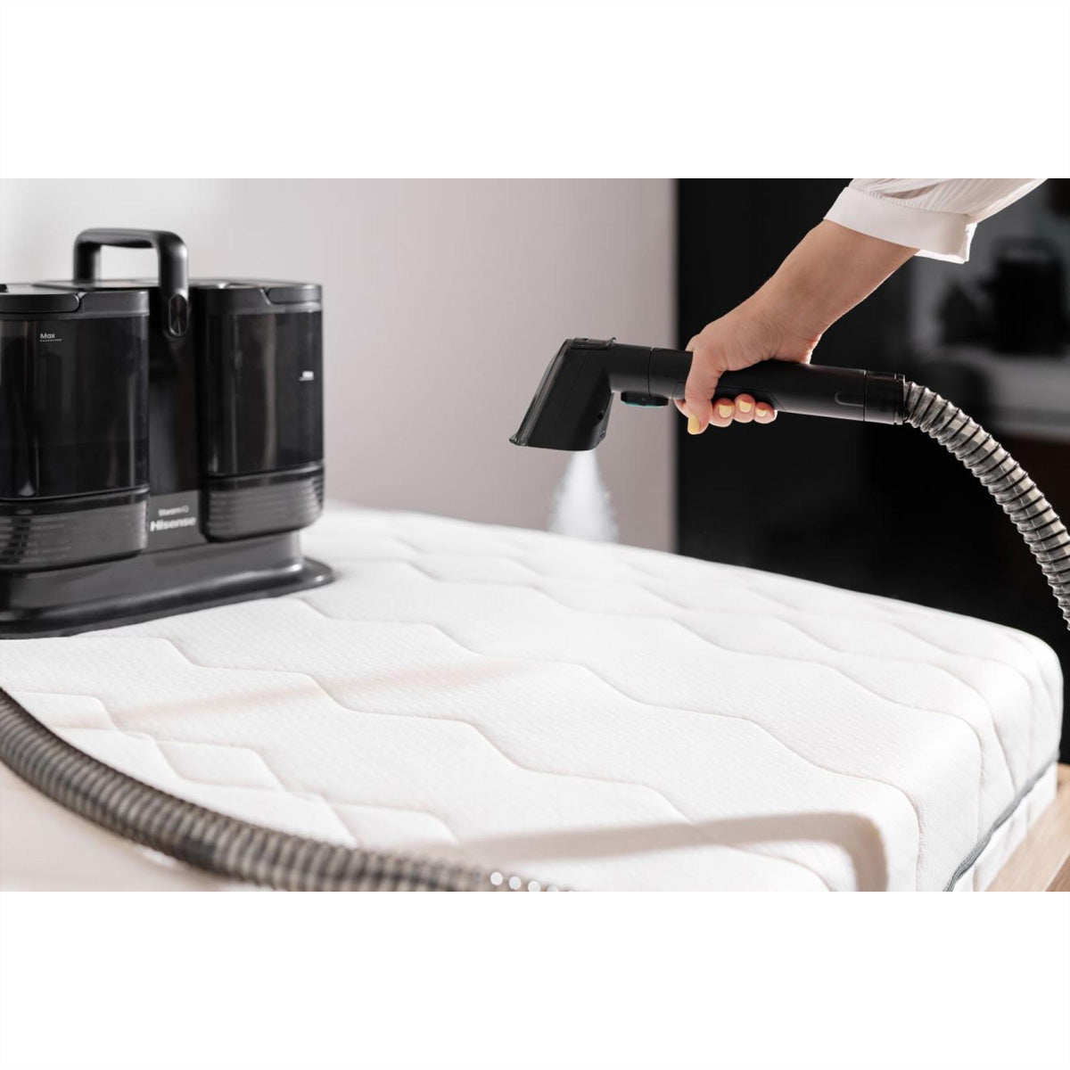 Hisense Dampfreiniger HSSC07A – 1,8 l – Schwarz – 30,3 × 24,1 × 33,2 cm