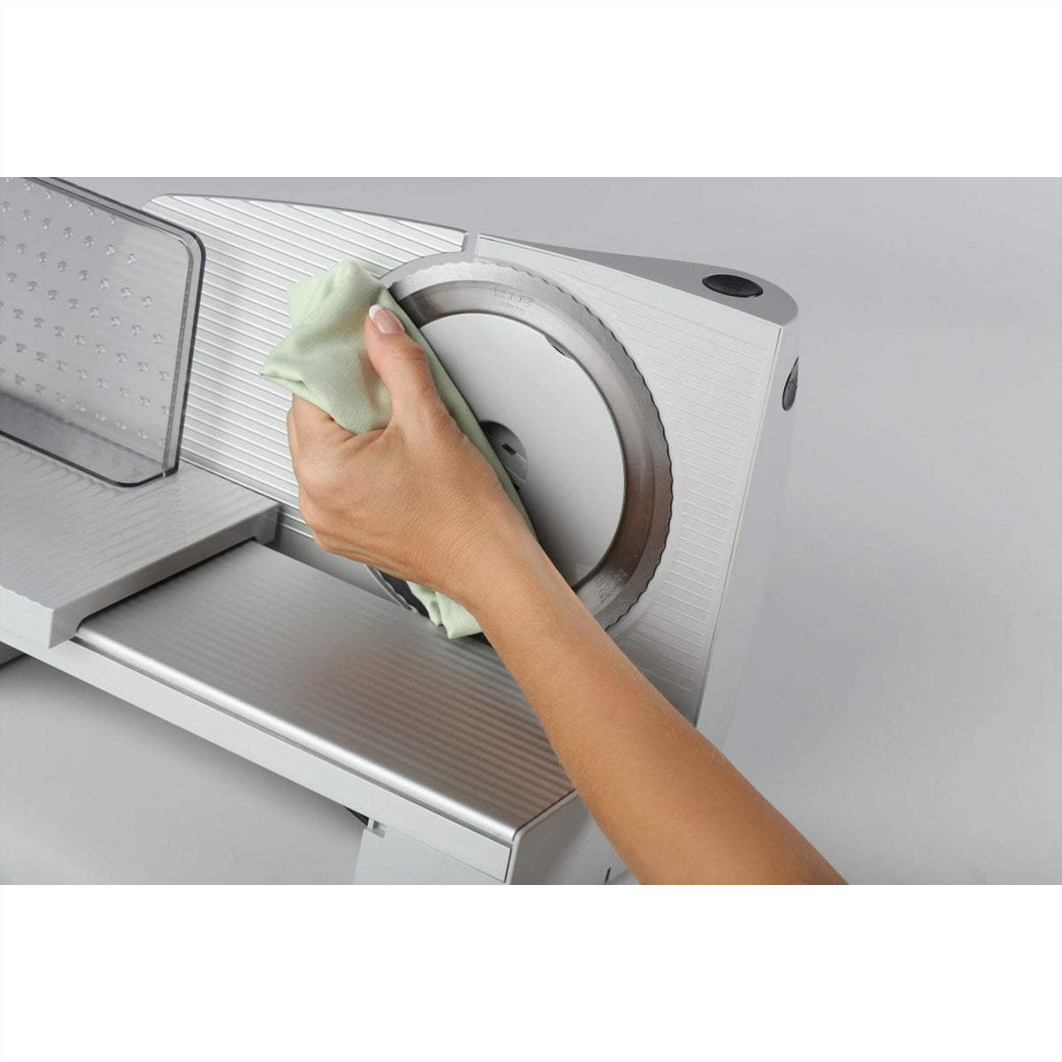 Gorenje Allesschneider R607A – 15 mm, Ø 17 cm, 110 W – Kunststoff/Edelstahl