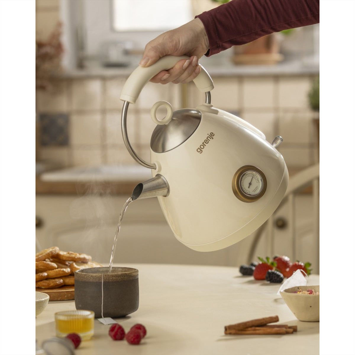Gorenje Wasserkocher K17CD – 1,7 l, Edelstahl, Beige, 360°-Sockel