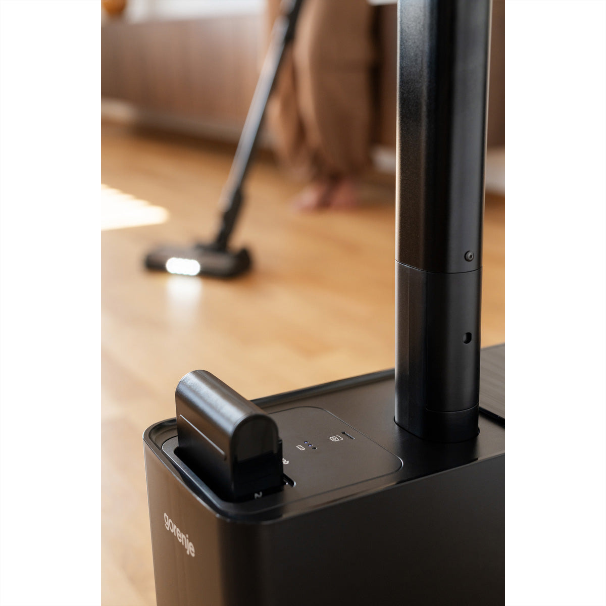 Gorenje Kabelloser Staubsauger NEOEXPERT SVC296749NEBL, mit Absaugstation, 2-in-1 – 60 min, 190 AW, Behälter 0,6 l