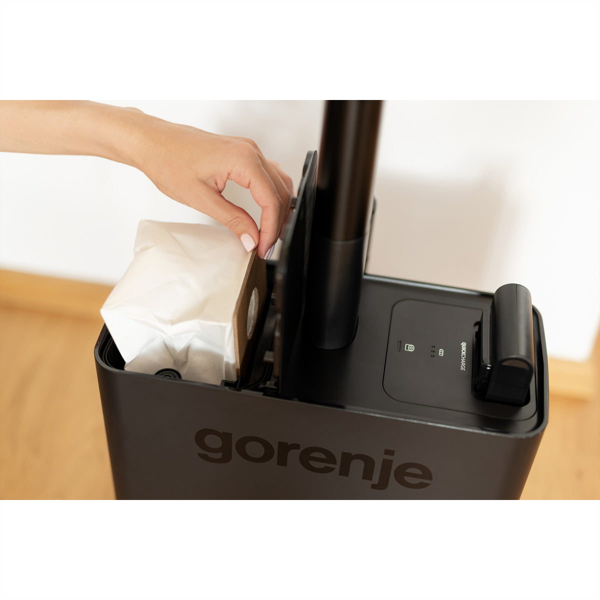 Gorenje Kabelloser Staubsauger NEOEXPERT SVC296749NEBL, mit Absaugstation, 2-in-1 – 60 min, 190 AW, Behälter 0,6 l