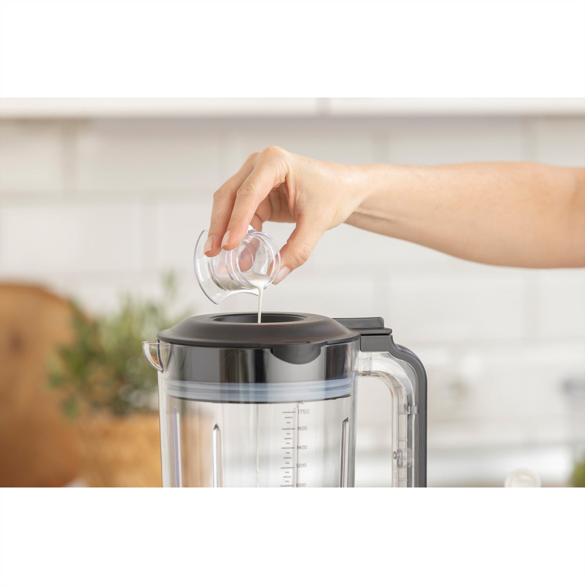 Gorenje Kompakte Küchenmaschine SBR1500E – 2 l Schüssel, 1,75 l Mixer, 1500 W – Weiss/Edelstahl