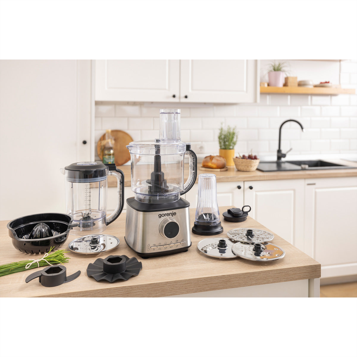 Gorenje Kompakte Küchenmaschine SBR1500E – 2 l Schüssel, 1,75 l Mixer, 1500 W – Weiss/Edelstahl