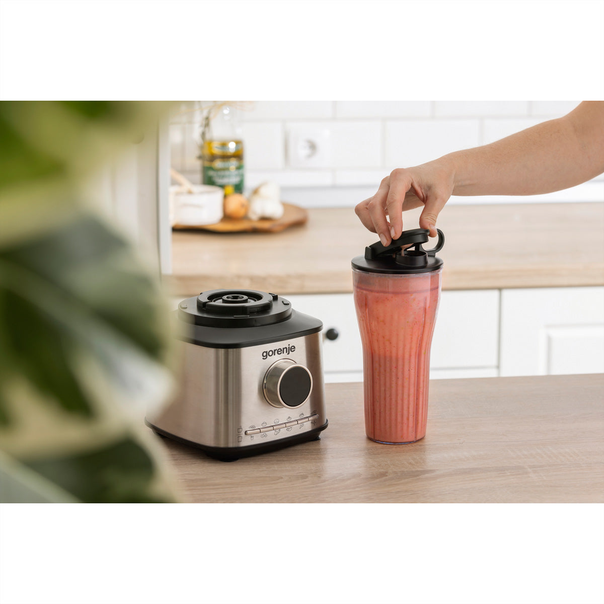 Gorenje Kompakte Küchenmaschine SBR1500E – 2 l Schüssel, 1,75 l Mixer, 1500 W – Weiss/Edelstahl