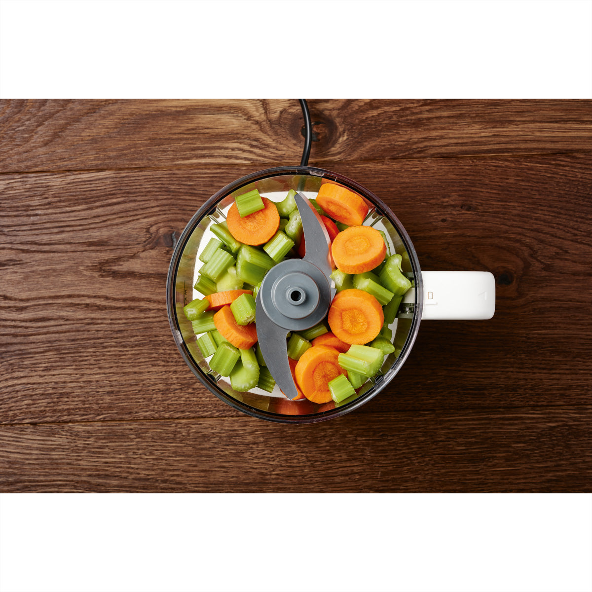 Solis Multi Chopper Typ 8330 – 1 l, 200 W, 5 Klingen, spülmaschinenfest – weiss