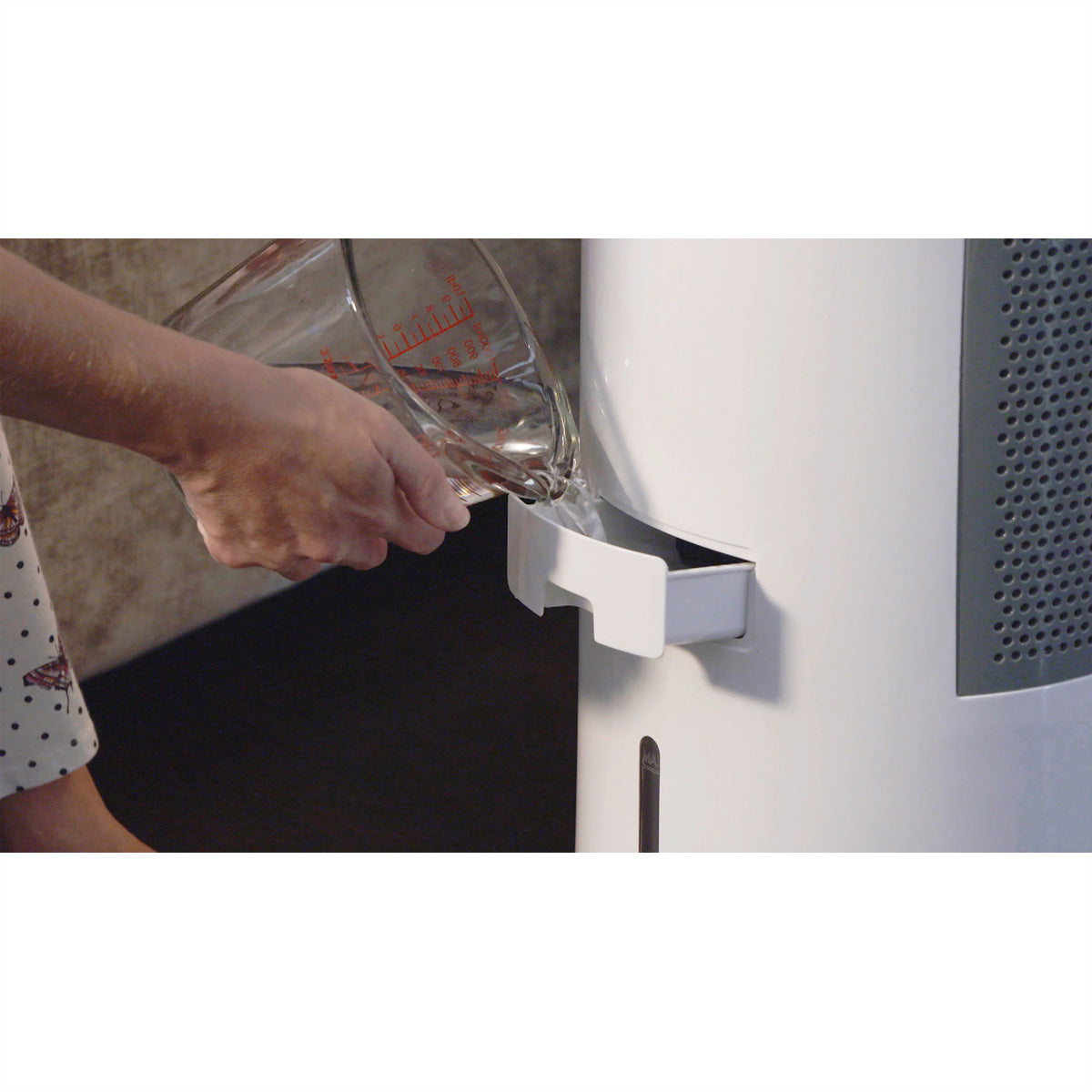 Livington InstaChill Luftkühler – 96,5 cm, 3 Stufen, oszillierend, Timer, Fernbedienung, Weiss