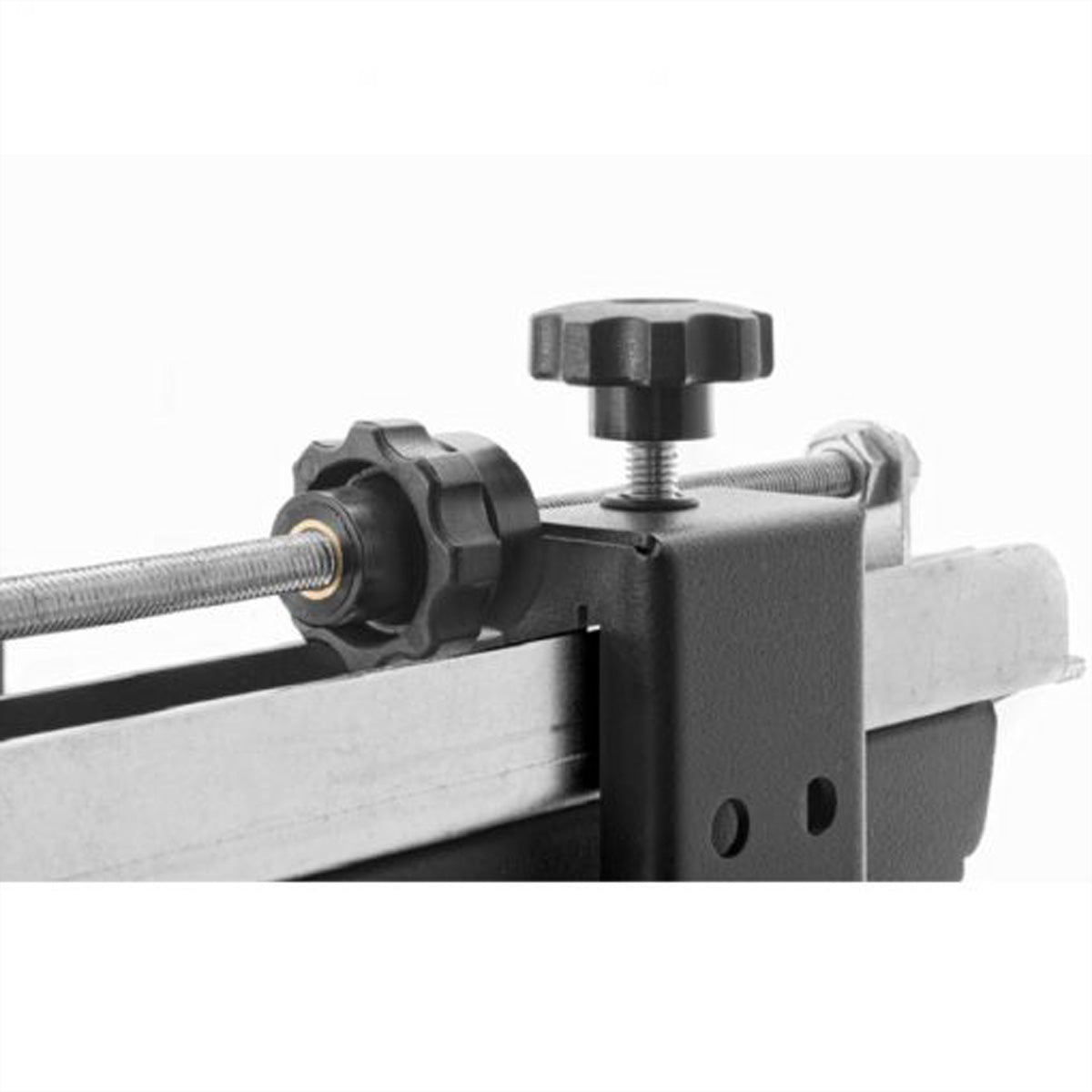 Hagor Videowandhalterung – 42–55" – VESA 75×75–600×400 – bis 40 kg, Push-Out, für randlose Displays – VWH-1