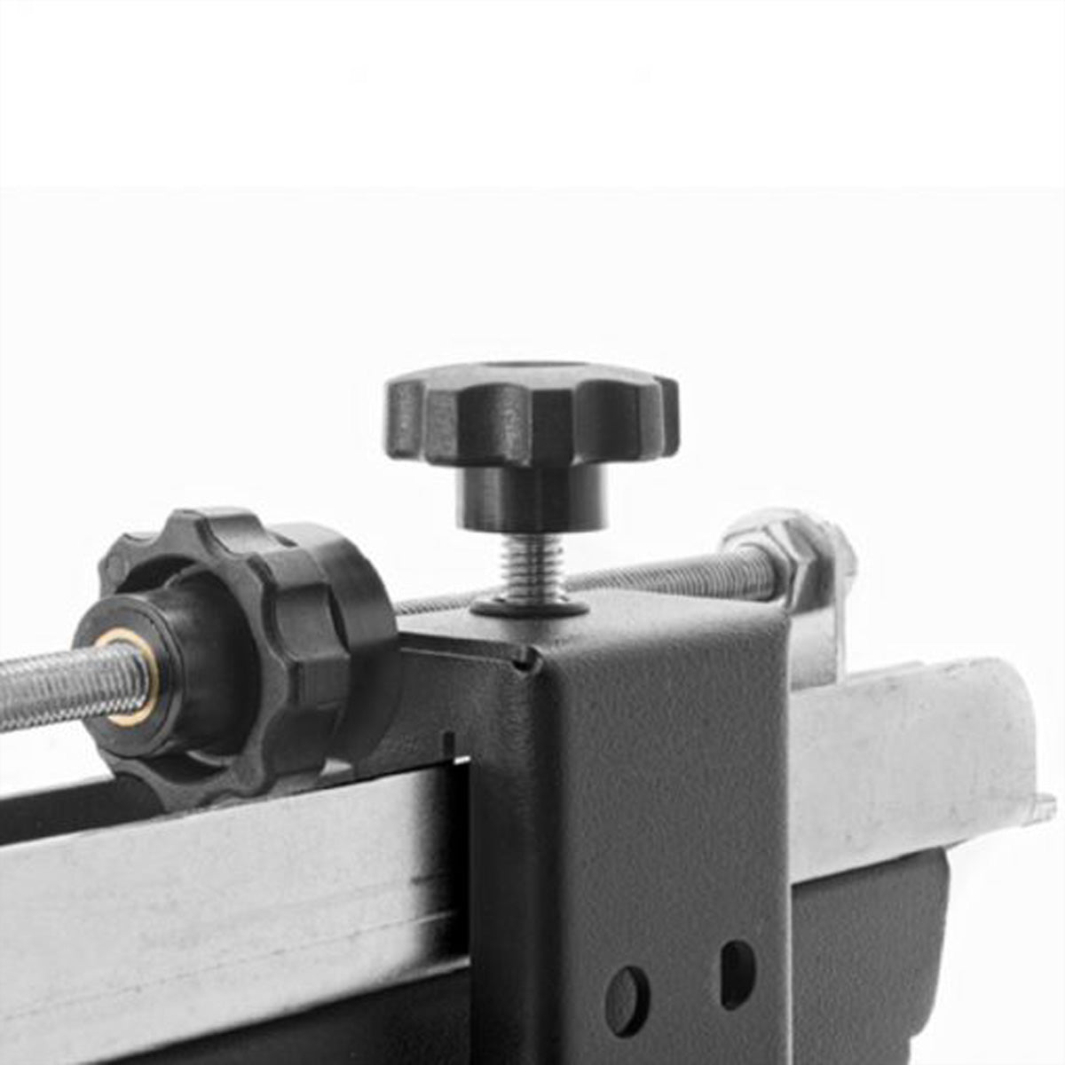 Hagor Videowandhalterung – 55–75" – VESA 200×200–400×400 – bis 75 kg, Push-Out – VWH-4