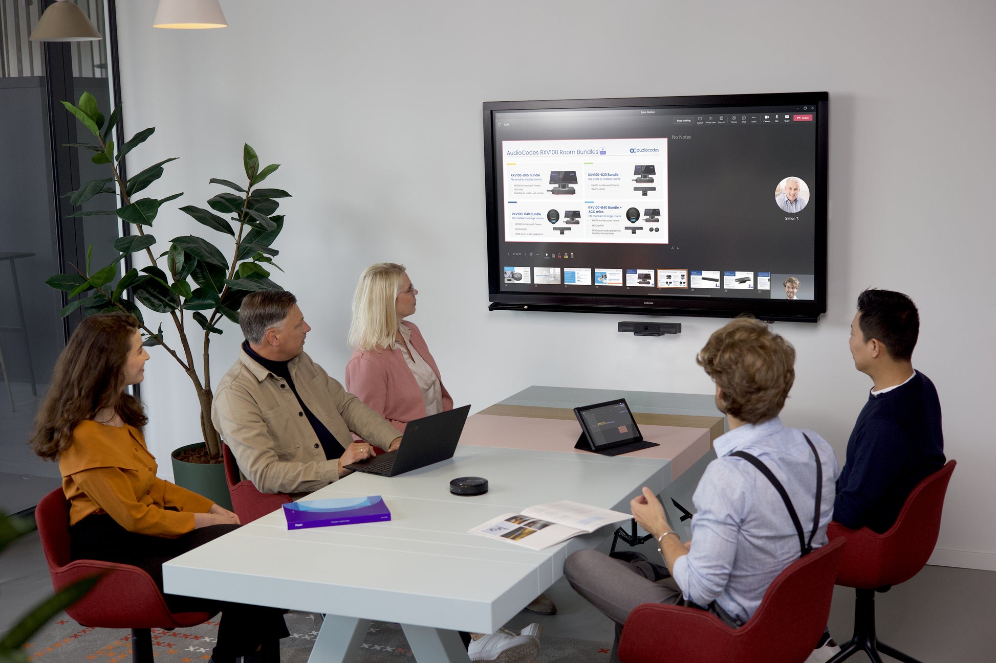 AudioCodes RXV100-B42 – Videokonferenzsystem – Full HD, 126° FOV, für bis zu 16 Personen, Schwarz