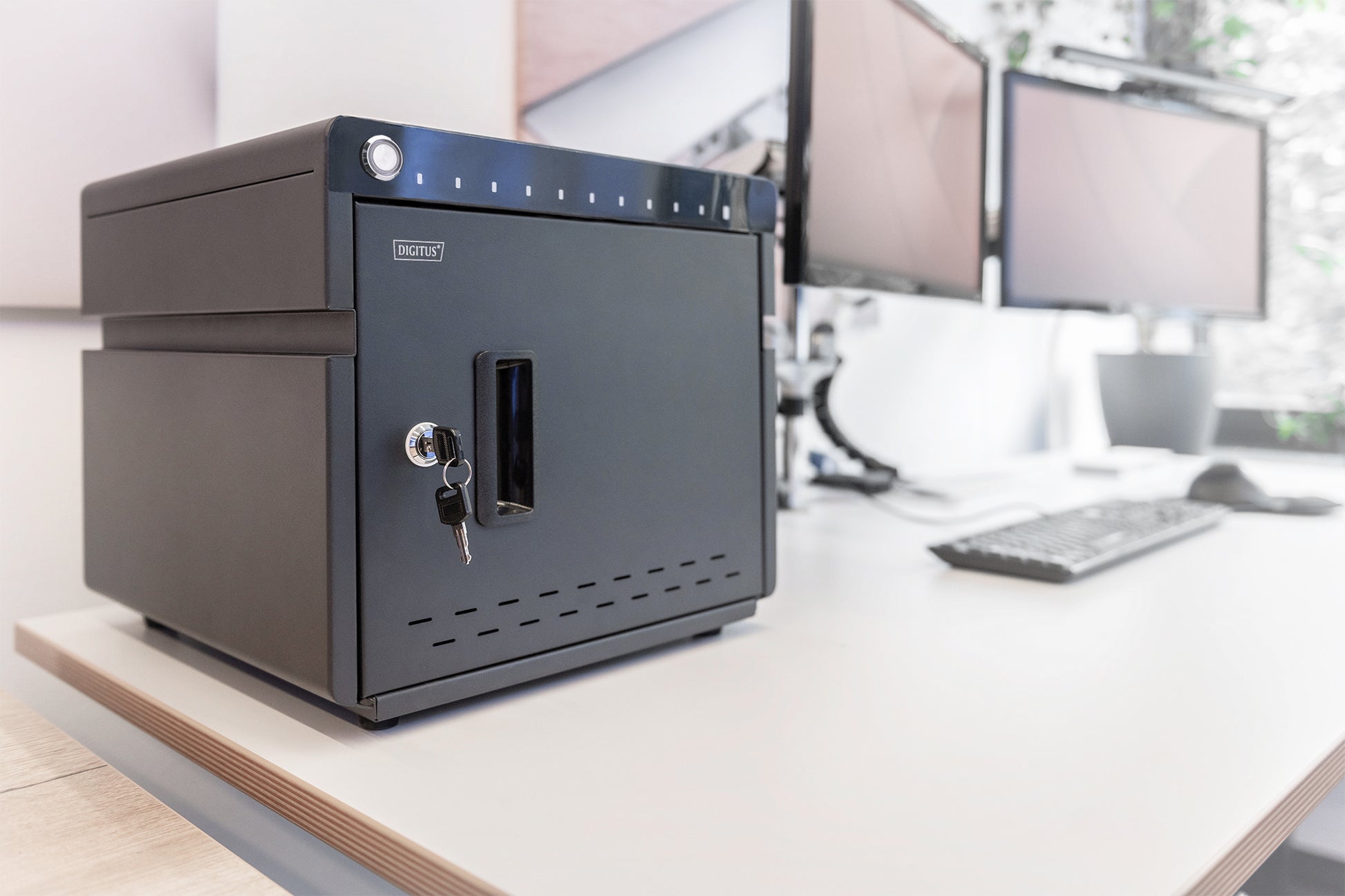 Digitus Lade-/Aufbewahrungsschrank – für 10 Geräte – USB-C, UV-C – Schwarz