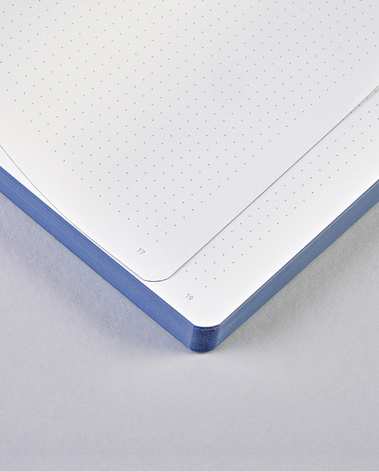 nuuna Notizbuch – 135 × 203 mm – 176 Seiten – 120 g/m² – Softcover, abgerundete Kanten, Stoffbezug, blau/rosa