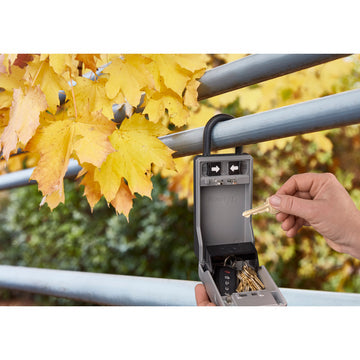 Master Lock Schlüsselsafe 5480EURD – Elektronikschloss – 0,8 l – Wasserfest – Schwarz