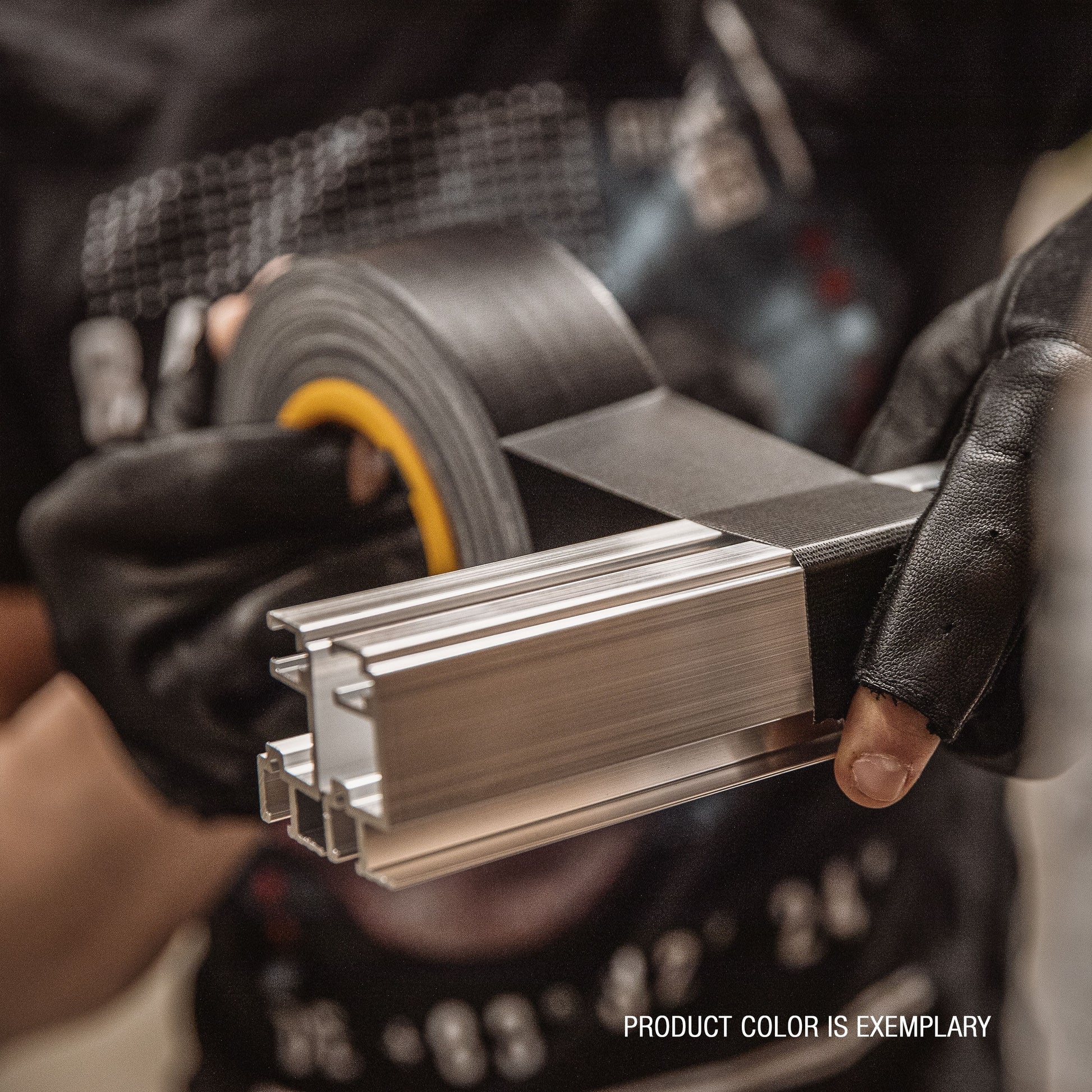 Defender Exa-Tape S50 Gewebeband – 50 mm × 50 m, silber, glänzend, UV-beständig, 1 Stück