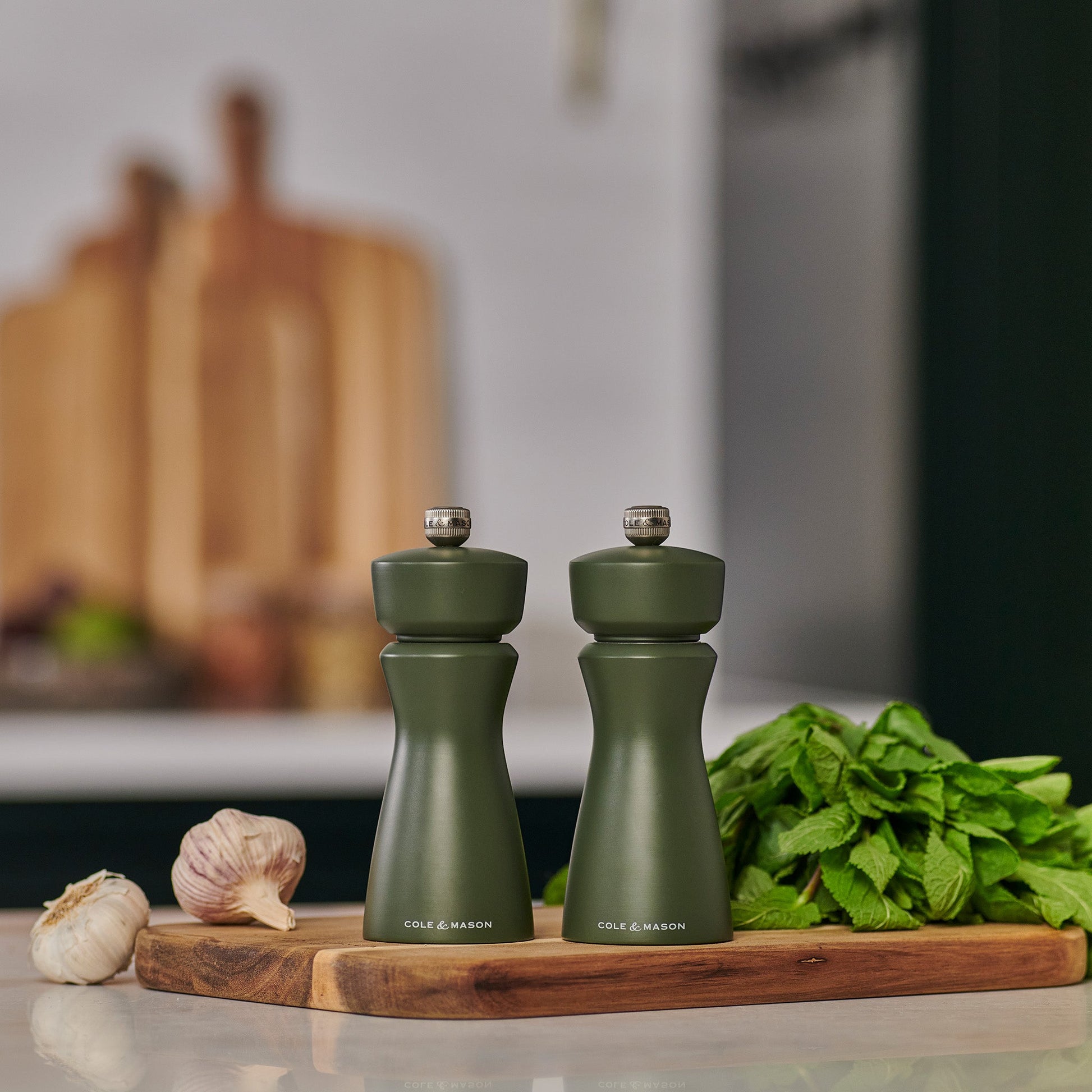 Cole & Mason Salz-/Pfeffermühle 15 cm, Bambus, Dunkelgrün, Keramikmahlwerk, Einstellbar
