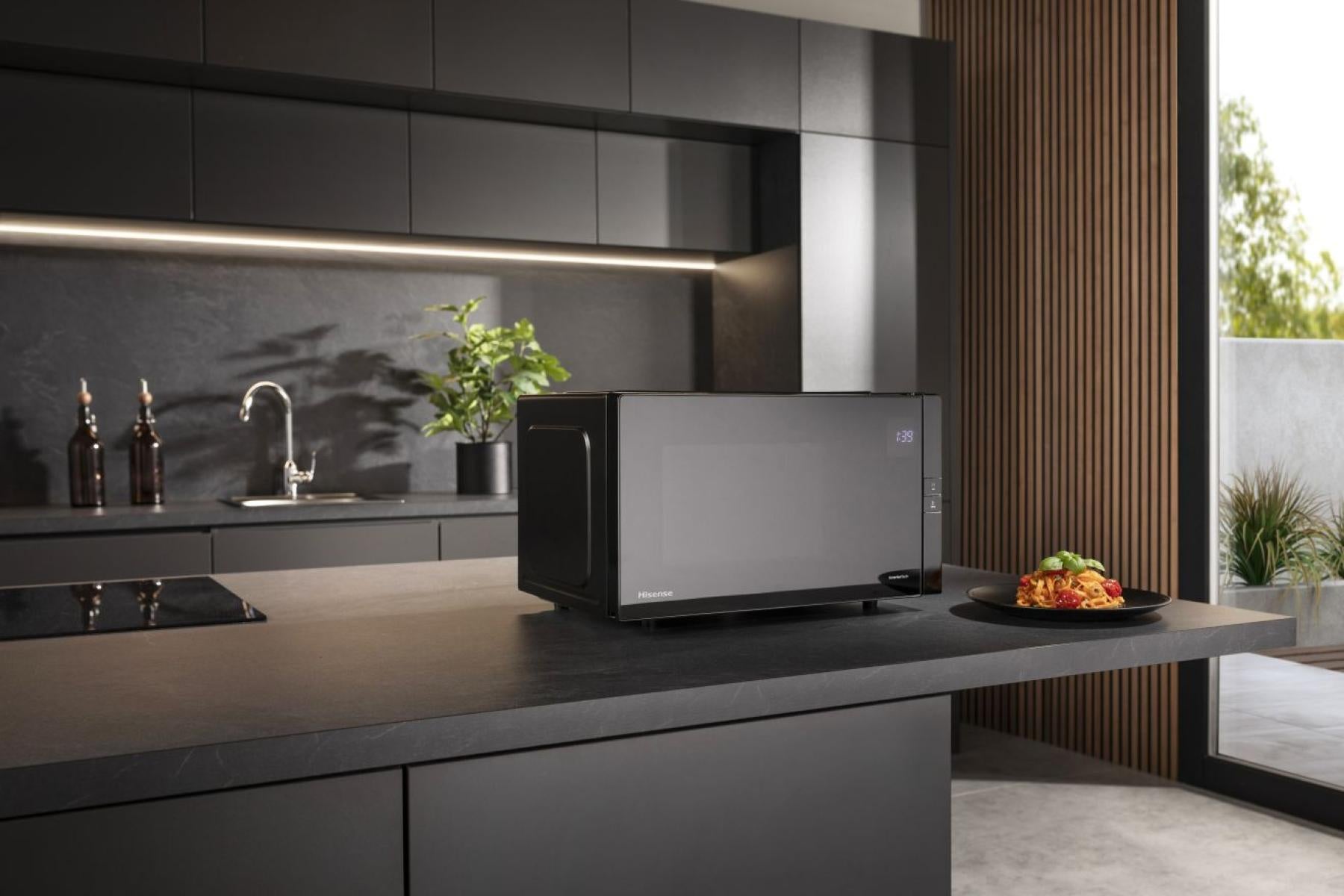 Hisense Grill-Mikrowelle H25MOBS4HGI – 25 l, 900 W – schwarz