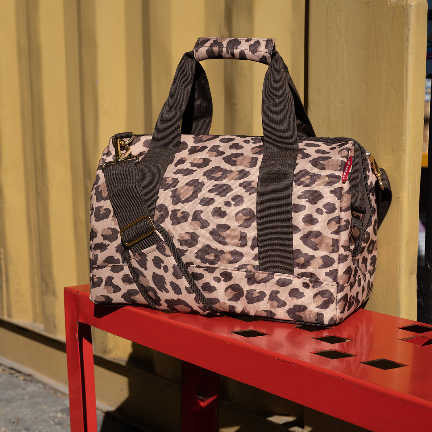 Reisenthel Umhängetasche Allrounder M – 18 l, Polyester, Leo Macciato, 40 × 33,5 × 24 cm