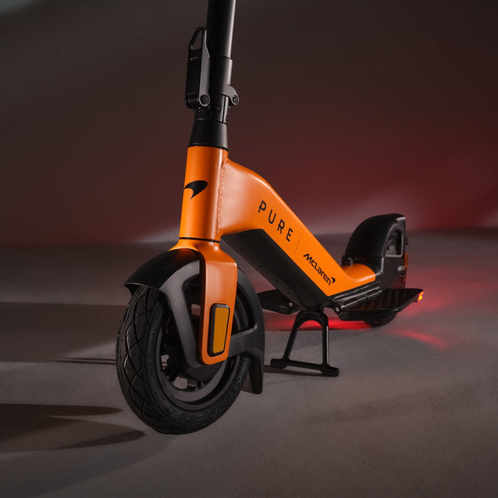 Pure Electric Elektroroller x McLaren – 20 km/h, 500 W, 40 km Reichweite – Orange, Aluminium