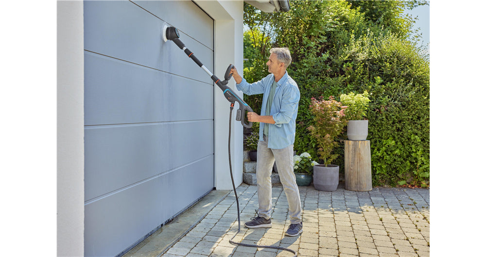 Gardena Reinigungsgerät AquaBrush – Akku 18 V/2,5 Ah, Mehrfarbig, Höhe 136,4 cm
