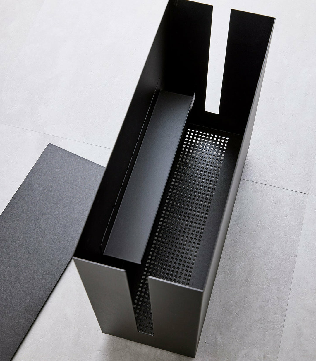 Yamazaki Kabelbox TOWER – 400 mm × 0,15 m, Metall, Schwarz, mit Rollen