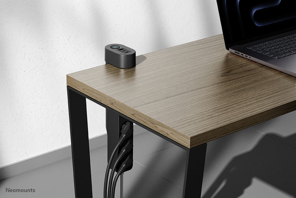 Neomounts DS22-840BL6 – Tisch-Steckdose mit Klemme, 3× 230 V, 2× USB-A + 2× USB-C (PD), 1,4 m, Schwarz