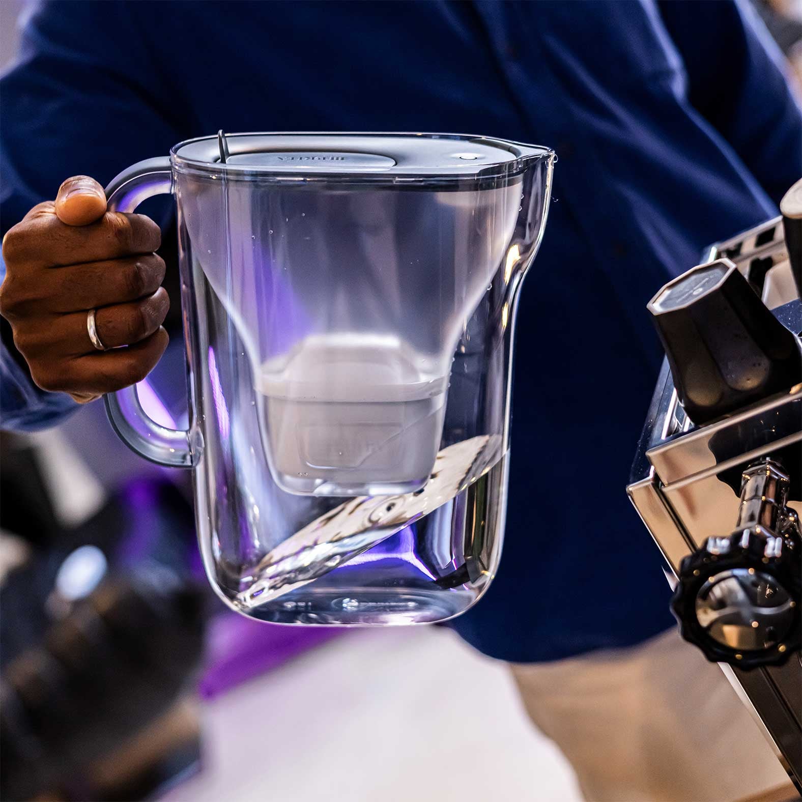 Brita Style Essential – Tischwasserfilter 2,4 l, MAXTRA, Kunststoff, Blau/Transparent, mit 2 Kartuschen