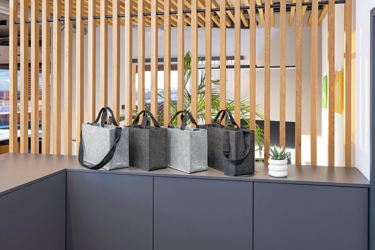 Sigel Tragetasche Desk Sharing Bag Classic M – 15 l, rPET, hellgrau, 36 × 28 × 15 cm