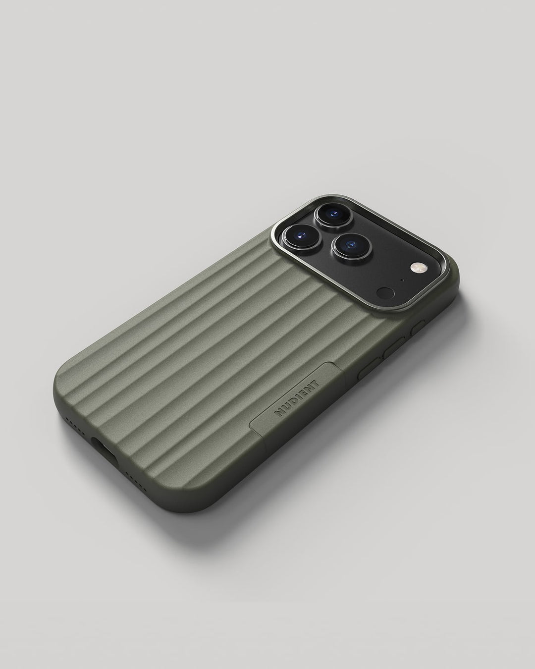 Nudient – Backcover Bold – für Apple iPhone 17 Pro – olive – MagSafe-kompatibel