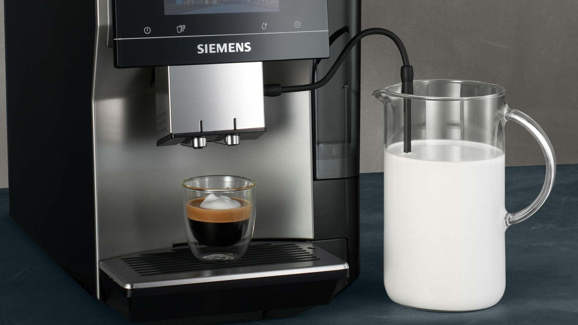 Siemens EQ700 TP715D01 Kaffeevollautomat – 19 bar, 2,4 l, 320 g, Keramik-Mahlwerk, Braun