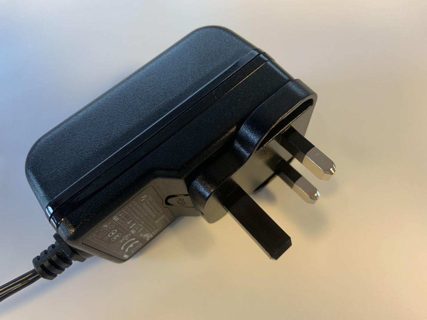 Vivolink VLPSUPLUG-UK Reiseadapter Typ G (VK) – für Vivolink VL120023/VL120010/VL120016 – Schwarz