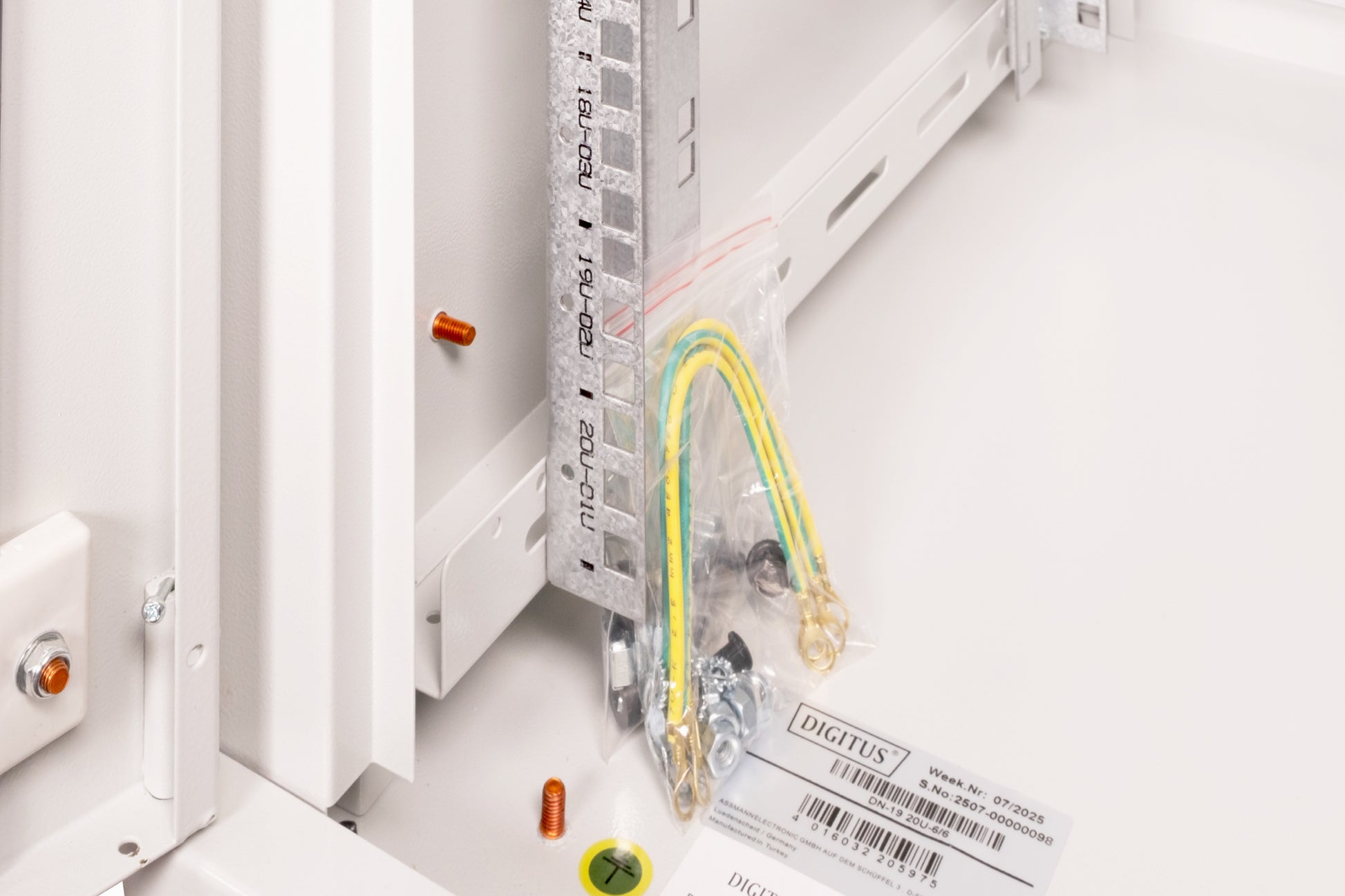 Digitus Unique – 19" Wandverteiler 20U, IP20, abschliessbar, 600 × 560 × 980 mm, lichtgrau, Stahl
