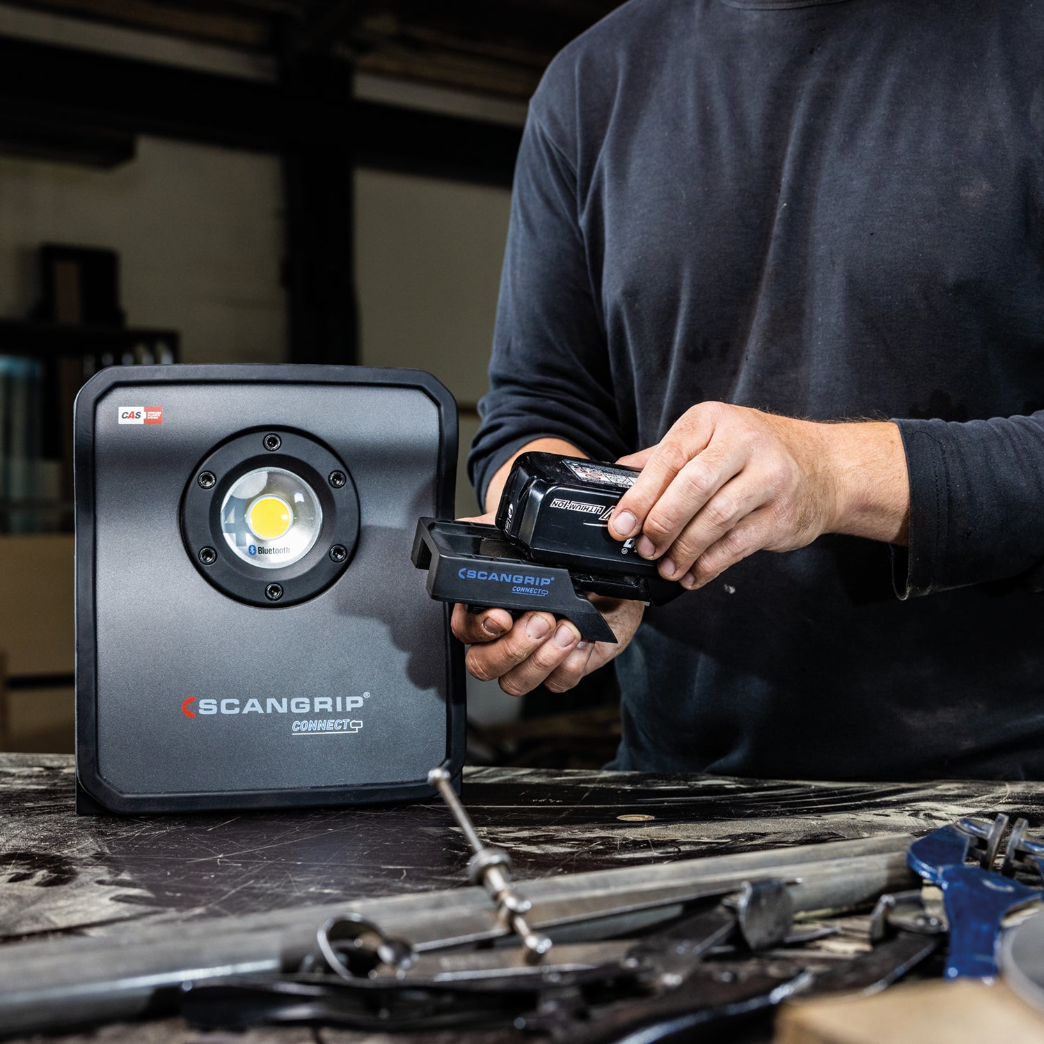 SCANGRIP Arbeitsleuchte Nova 4 Connect – 4000 lm, 30 W, IP65, Akku/Netz, dimmbar – Schwarz