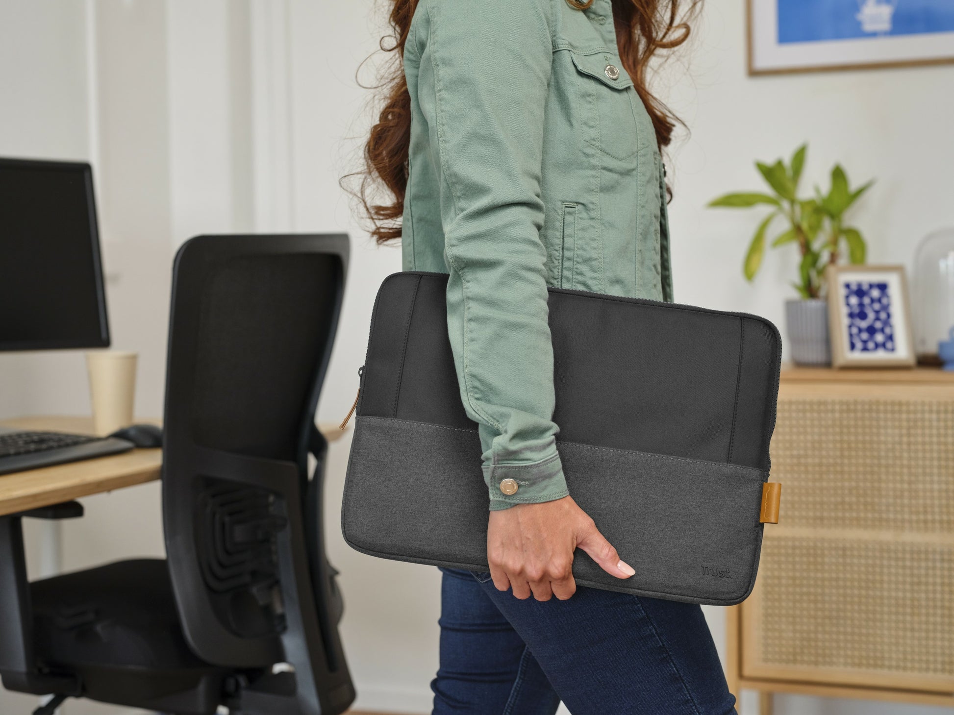 Trust Notebook-Schutzhülle 16" – Schwarz