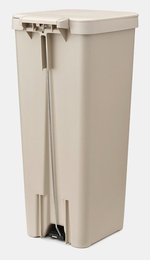 Brabantia StepUp Treteimer – 40 l – Kunststoff, rechteckig – soft beige – Soft-Close