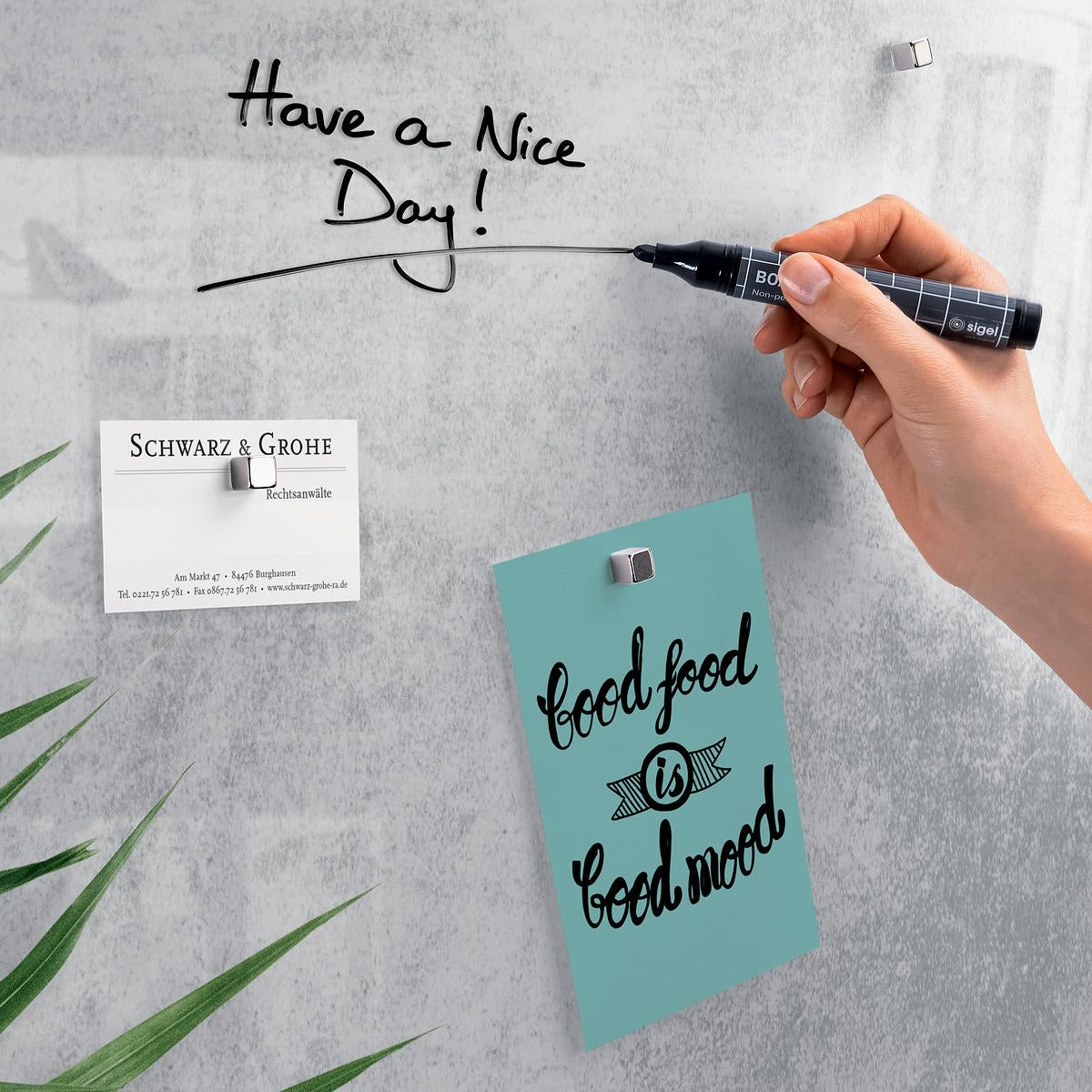 Sigel Whiteboard – 91 × 46 cm, Glas, magnetisch, Wandmontage, inkl. Magnetwürfel, Montagesatz