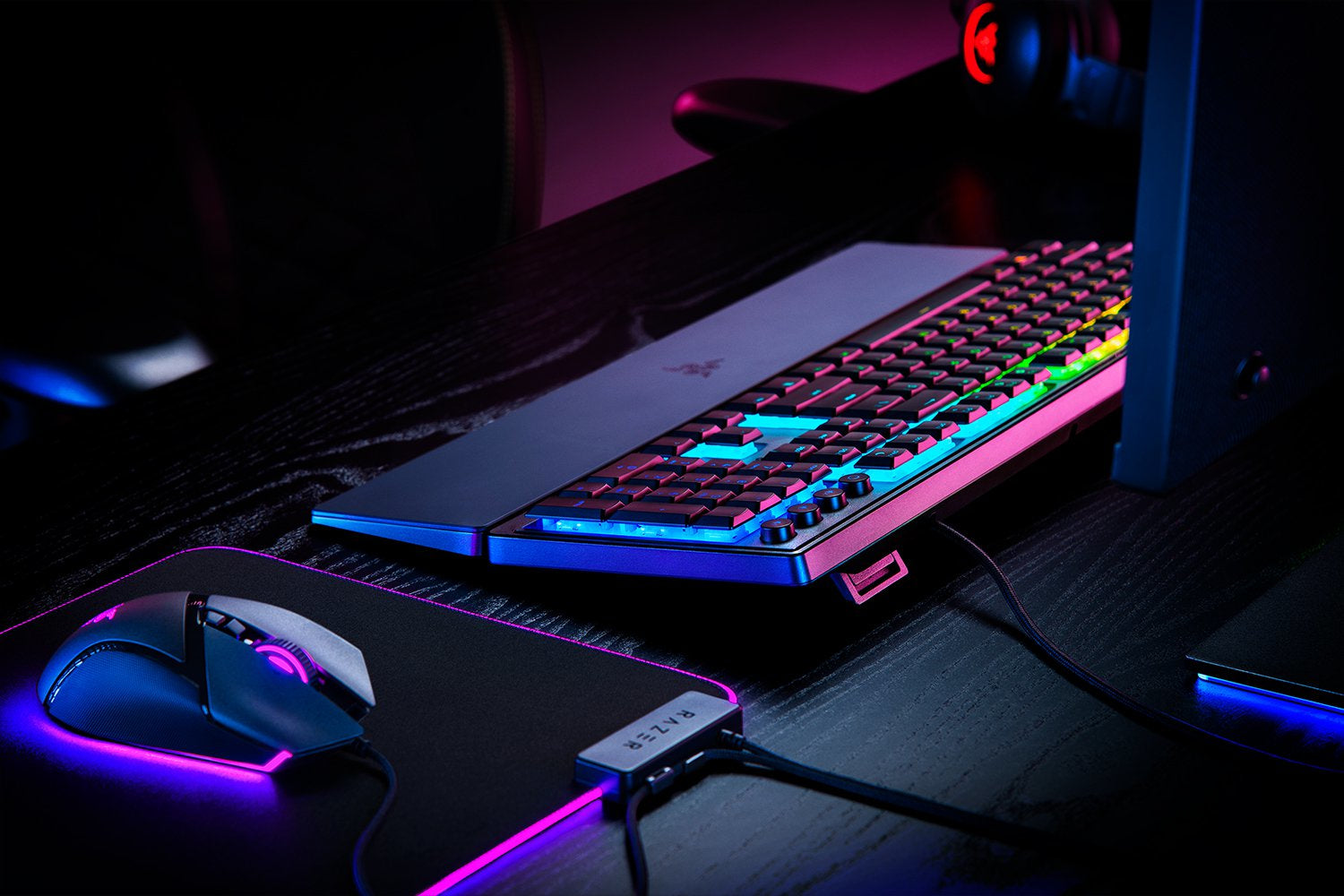 Razer Ornata V3 – Gaming-Tastatur – Mecha-Membran, kabelgebunden – RGB – QWERTZ (CH) – mit Handballenauflage