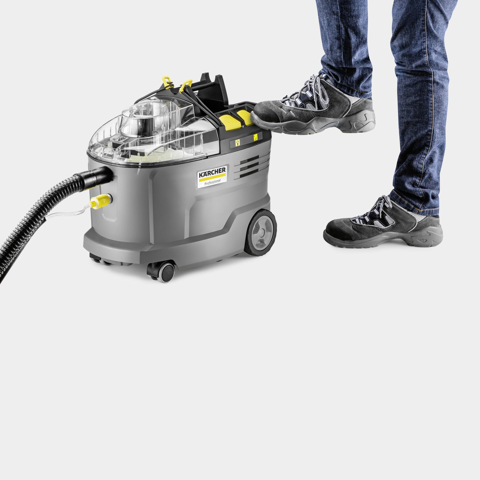Kärcher Akku-Sprühextraktionsgerät Puzzi 9/1 Bp – 7 l, Akkubetrieb, Schlauch 2,5 m, 100-240 V