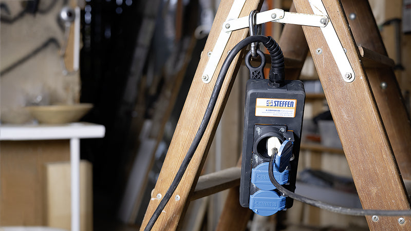 Steffen IP55 Professional Steckdosenleiste, 3×T13, ohne Schalter, 3 m, Eingang T12, IP55 – schwarz/blau