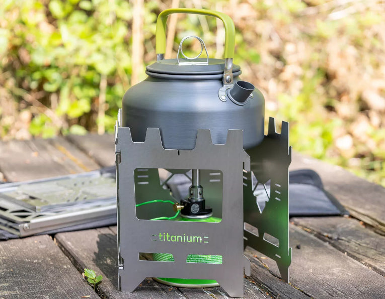 FENNEK Campingkocher Hobo Premium Titan – titan, zusammengelegt 16,4×13,2×1,5 cm, 450 g – silber