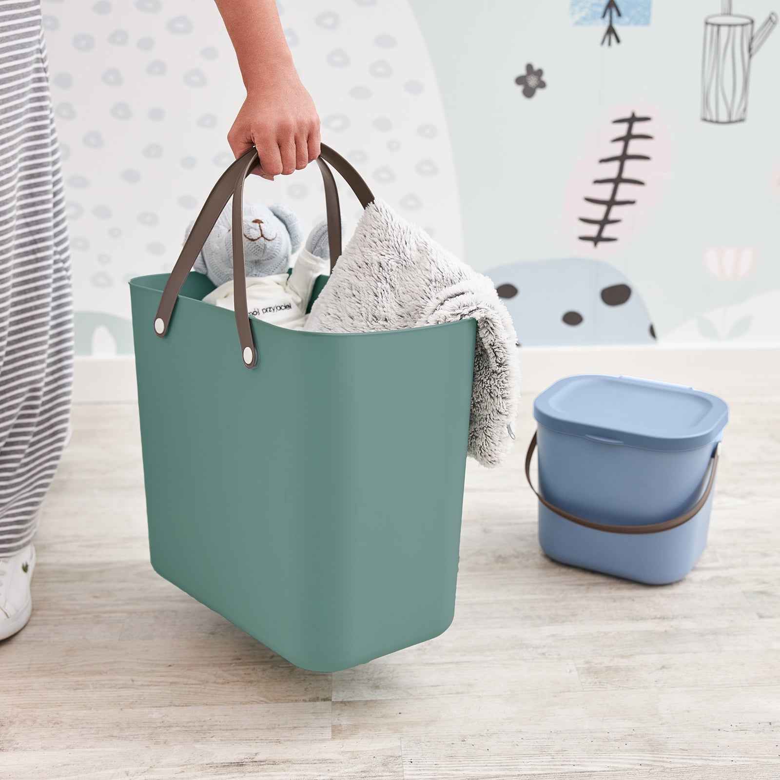 Rotho Aufbewahrungsbox – Kunststoff, Mistelgrün, 23,5 × 34 × 40 cm