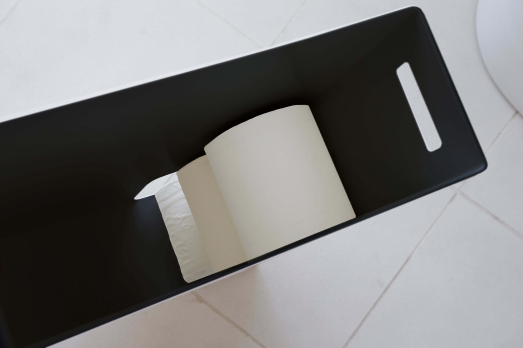 Yamazaki Tower – Toilettenpapierständer – Edelstahl, schwarz, für 8 Rollen, 23 × 12,5 × 48 cm