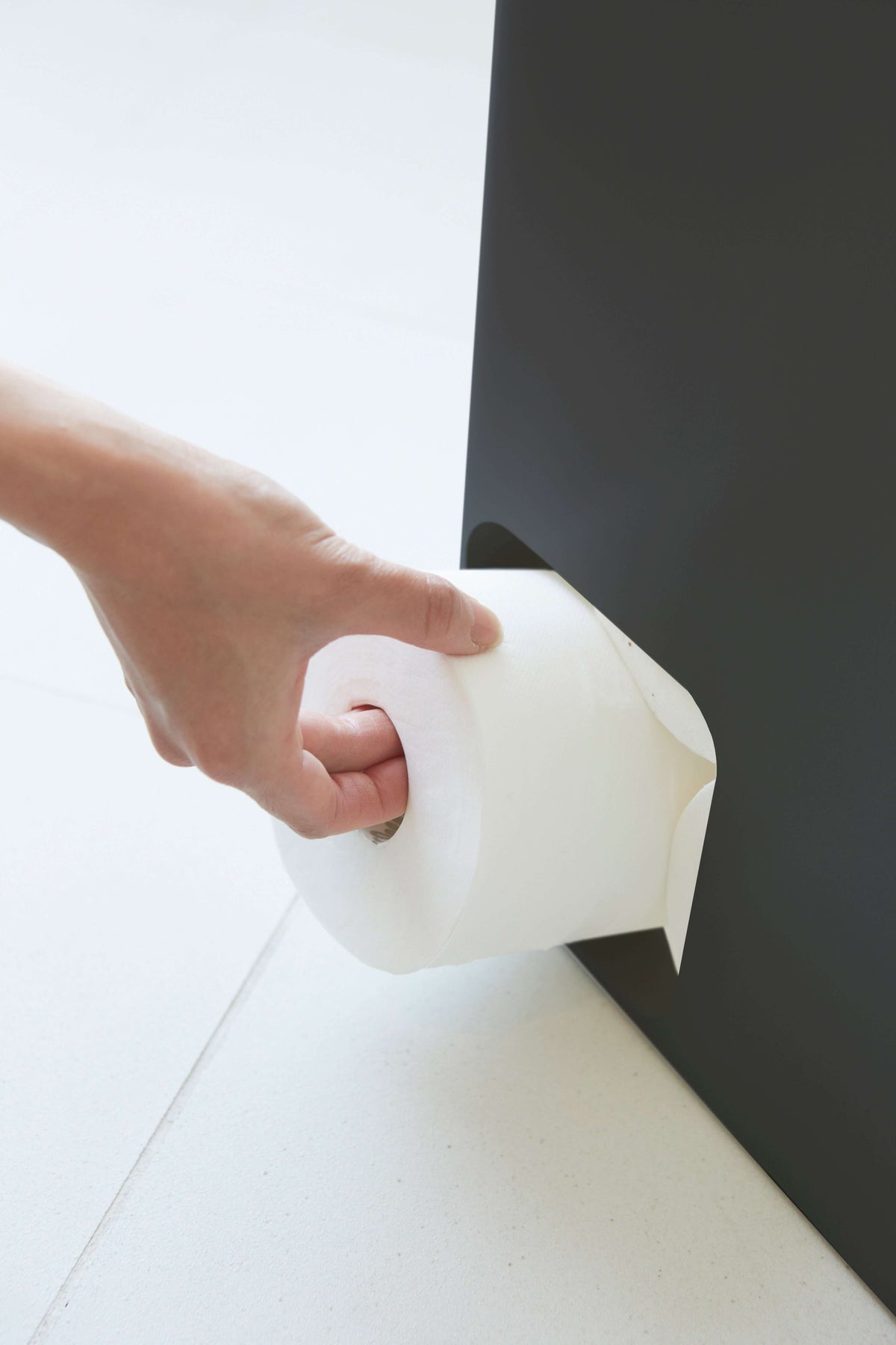 Yamazaki Tower – Toilettenpapierständer – Edelstahl, schwarz, für 8 Rollen, 23 × 12,5 × 48 cm