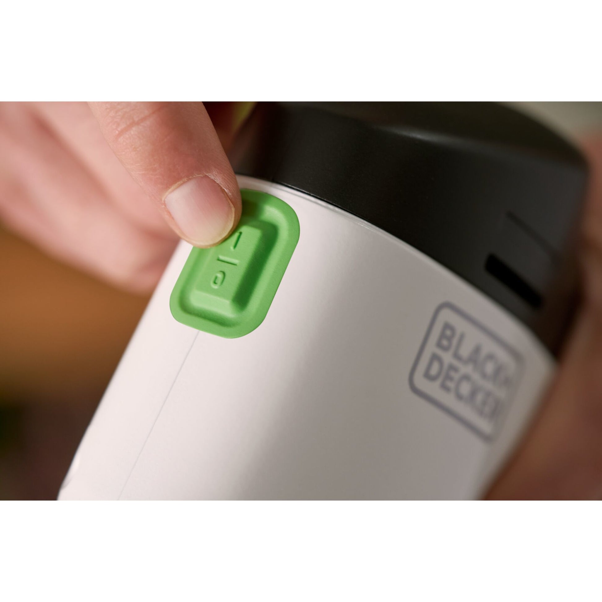 Black & Decker reviva – reviva Akku-Deltaschleifer, Gehäuse aus 50% recycelten PET-Flaschen, REVDS12C