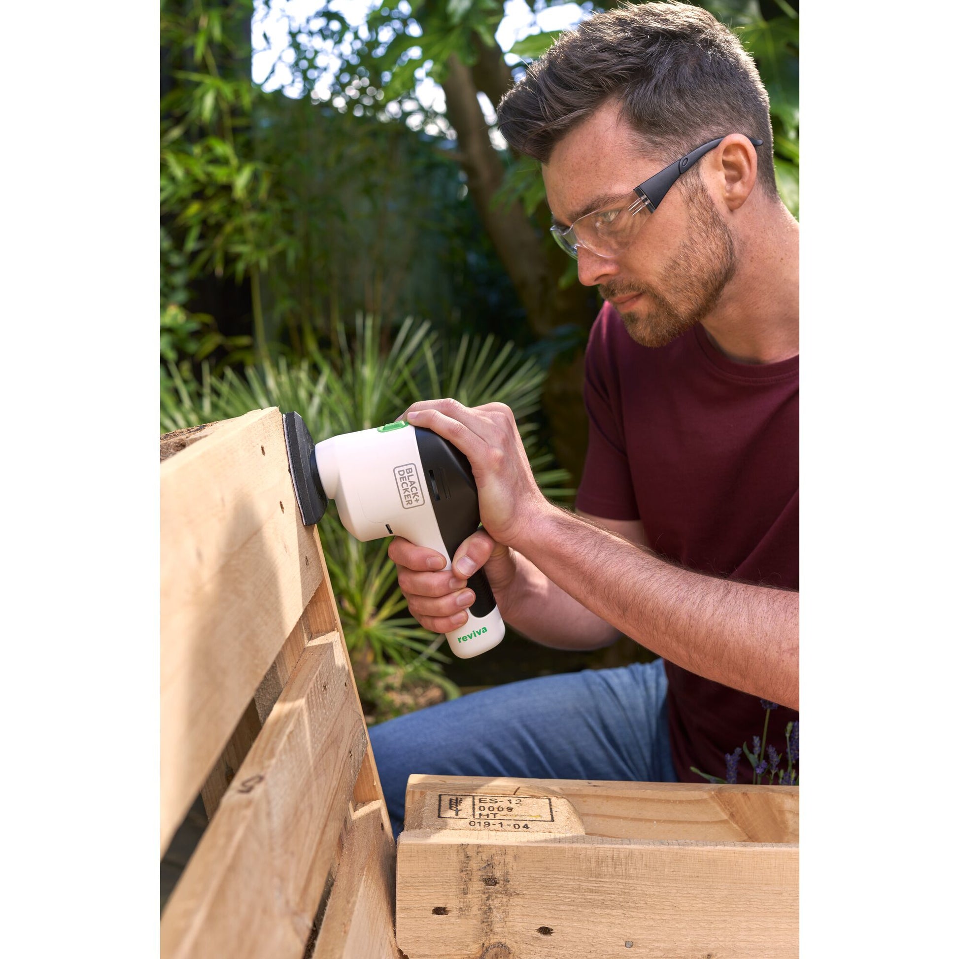 Black & Decker reviva – reviva Akku-Deltaschleifer, Gehäuse aus 50% recycelten PET-Flaschen, REVDS12C