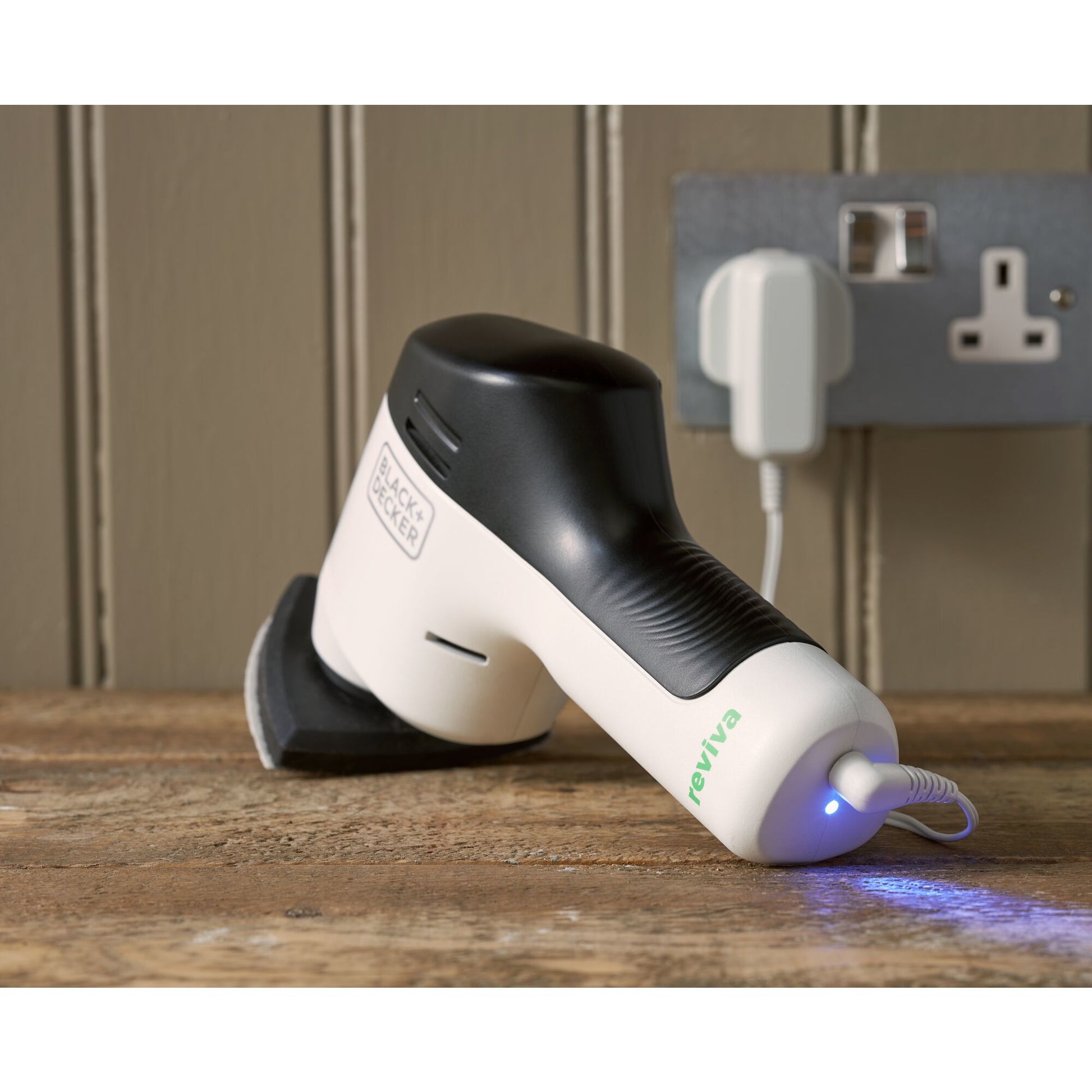 Black & Decker reviva – reviva Akku-Deltaschleifer, Gehäuse aus 50% recycelten PET-Flaschen, REVDS12C