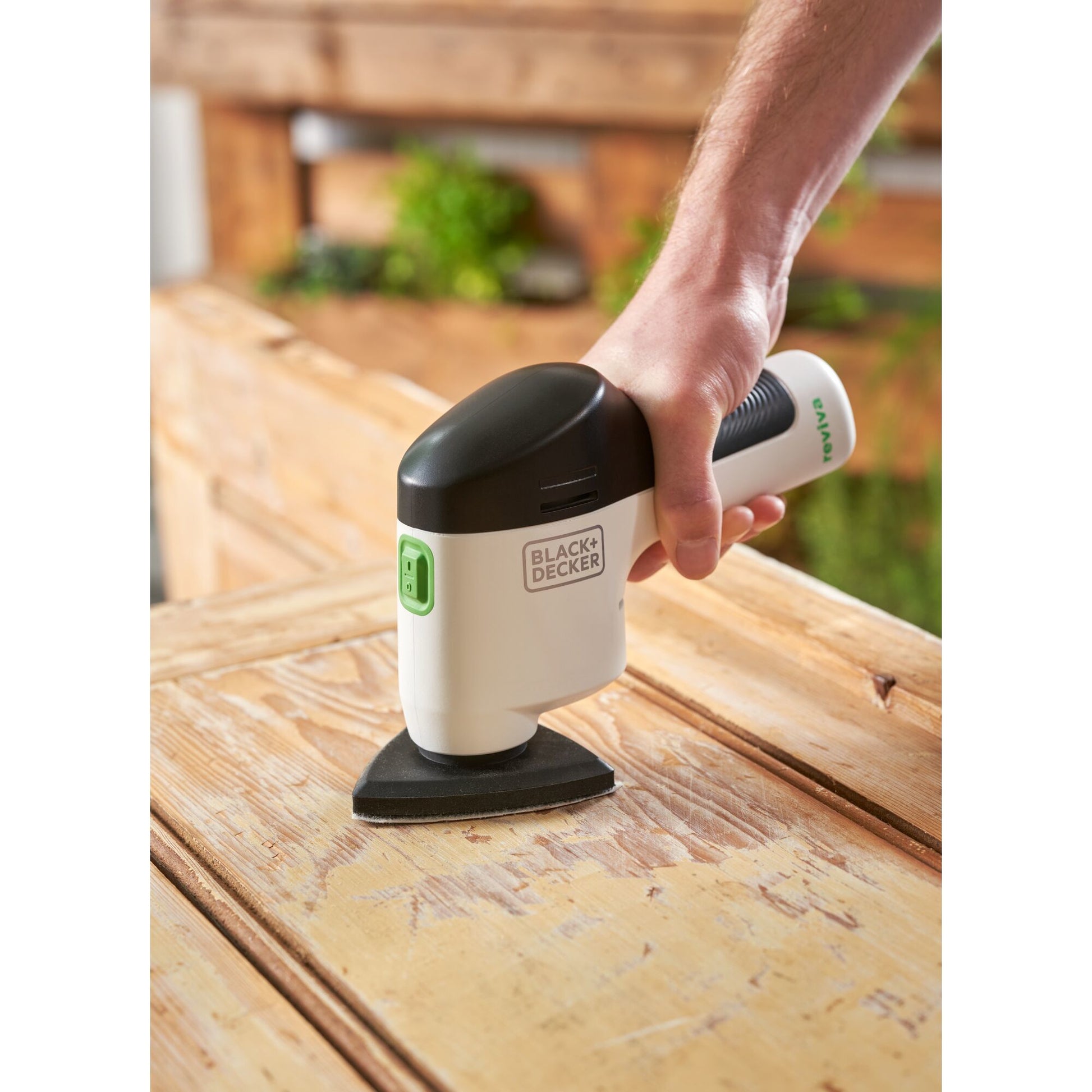 Black & Decker reviva – reviva Akku-Deltaschleifer, Gehäuse aus 50% recycelten PET-Flaschen, REVDS12C